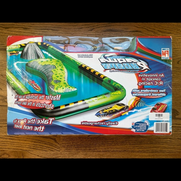 Aqua Racers- The Exciting Speed Boat R/C Toy- Two Speed Boats & Course- Open Box - Picture 2 of 13